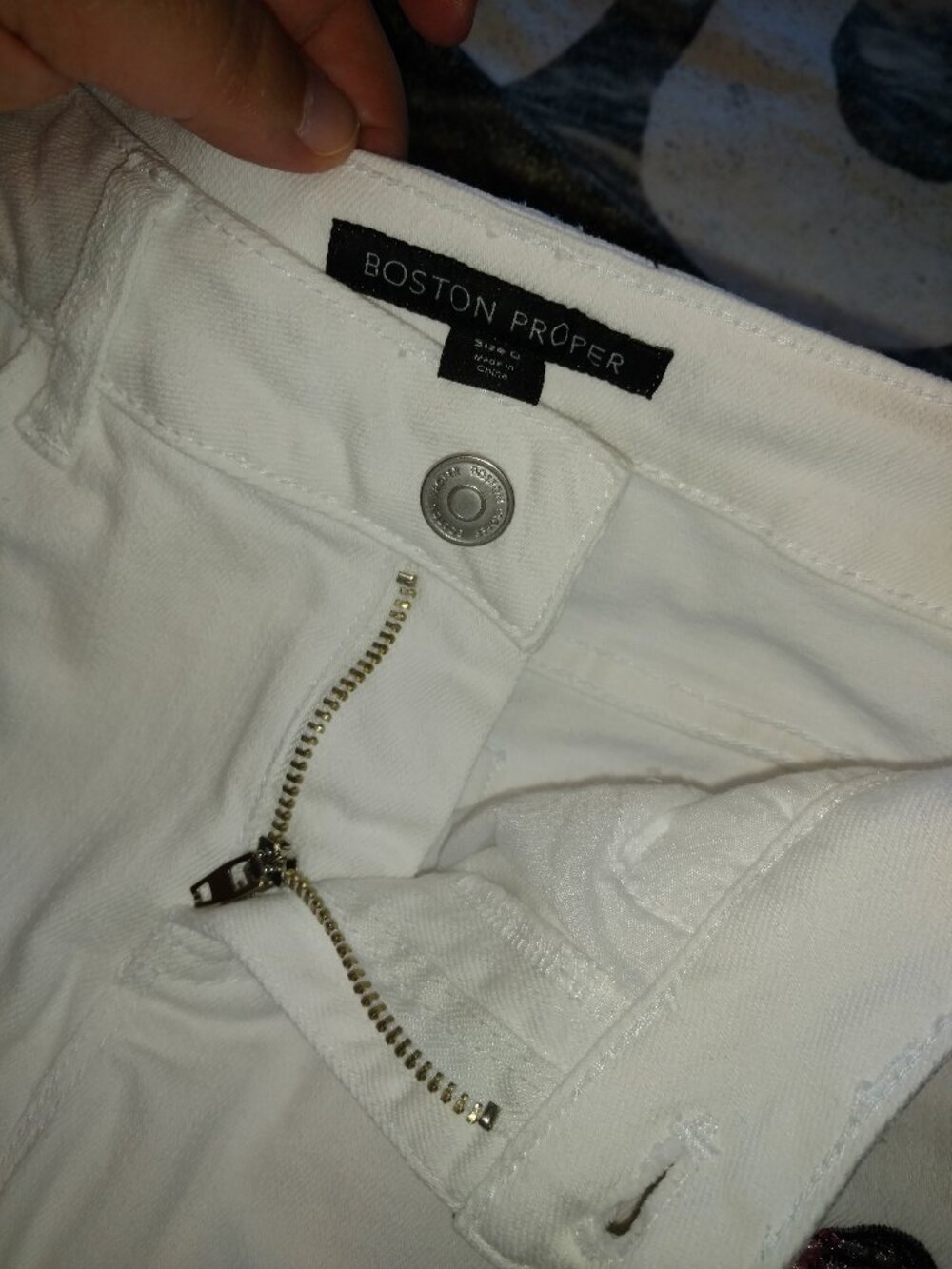 Boston Proper Distressed Butterfly Patch Embellished White Jeans Sz.0 - Picture 9 of 13